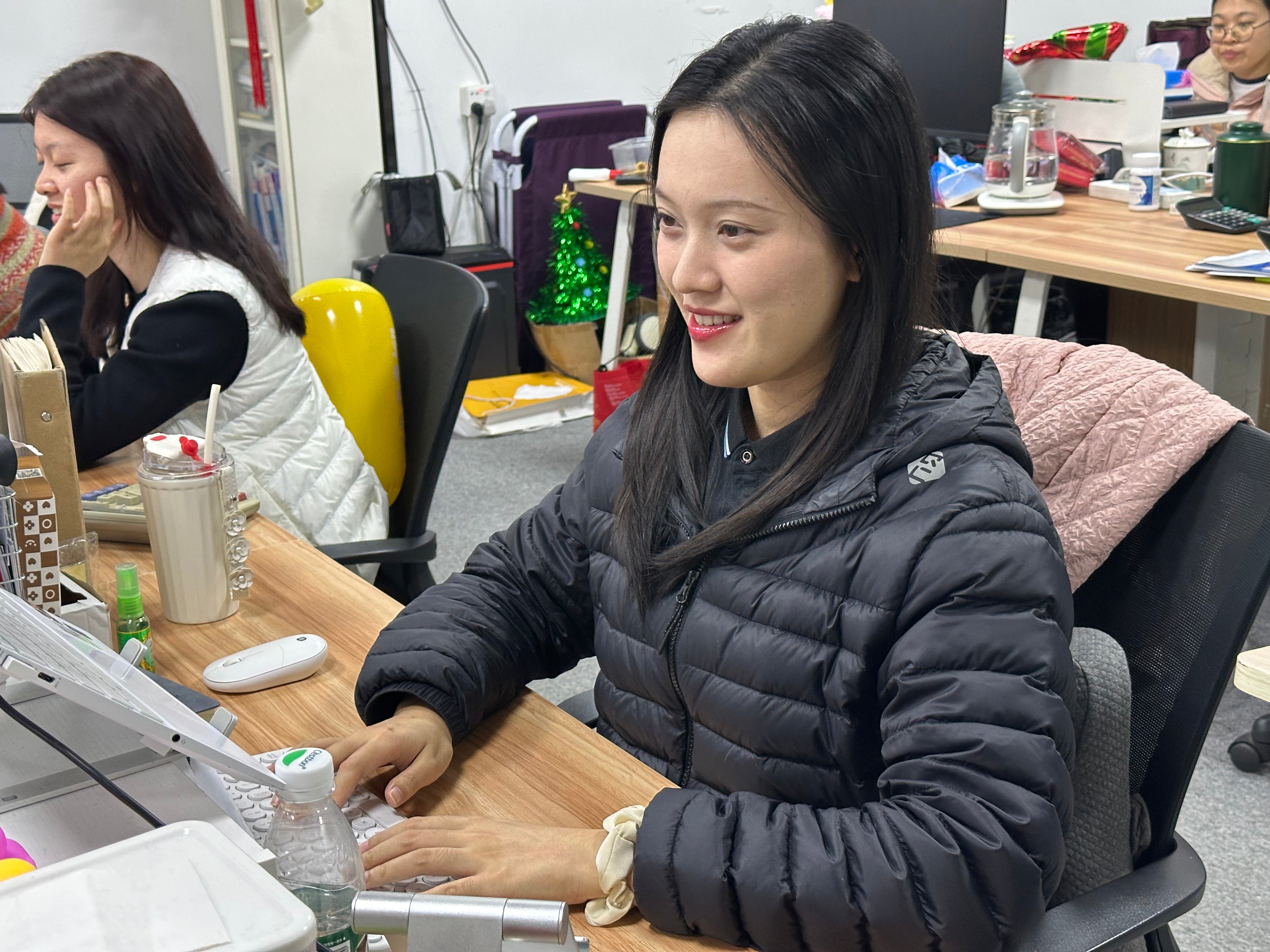 Project Engineers of China Ceramic Injection Molding Factory Serve Customers Online